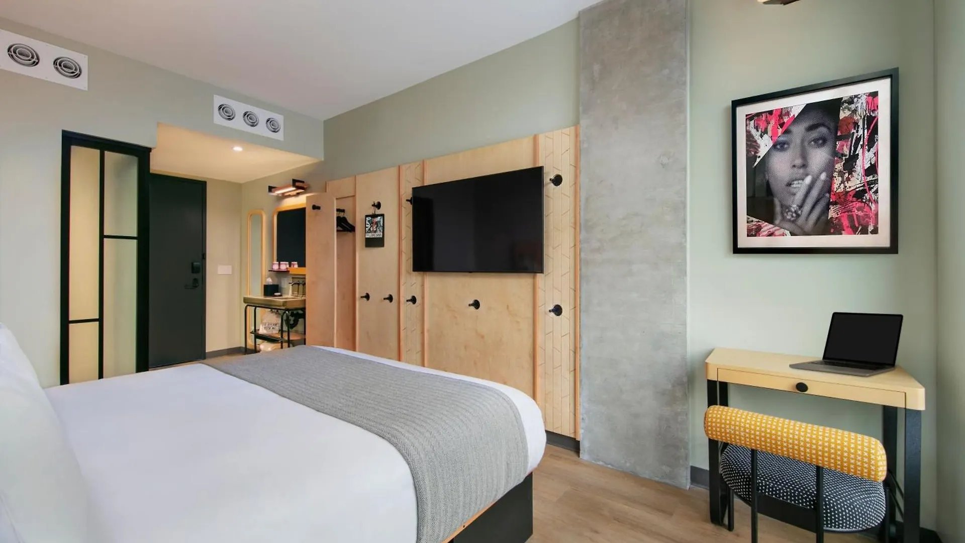 Hotel Moxy Brooklyn Williamsburg New York